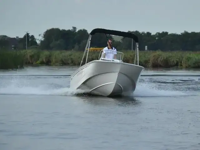 Boston Whaler 170 Montauk