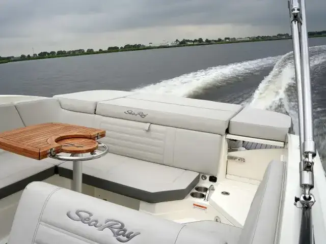 Sea Ray 230 Spx