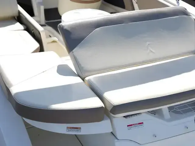 Sea Ray Sun Sport 230