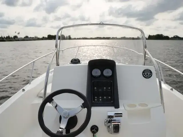 Boston Whaler 230 Dauntless