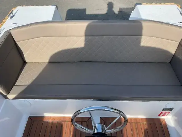 Maxima Boats 490 in kleurstelling donkerblauw - wit op voorraad!