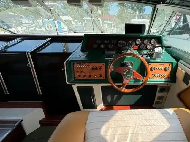 Sea Ray 340 Express Cruiser