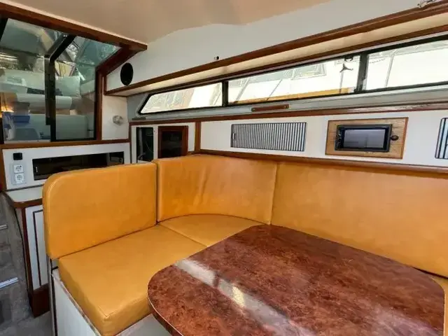 Sea Ray 340 Express Cruiser