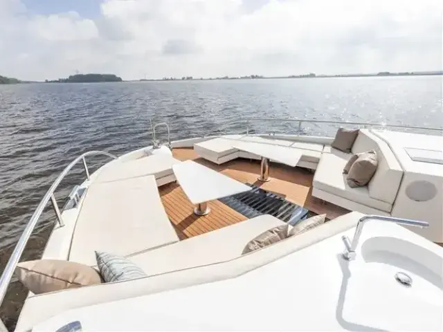 Van Der Valk Beachclub 660 Flybridge