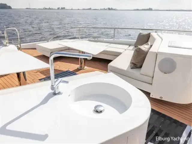 Van Der Valk Beachclub 660 Flybridge