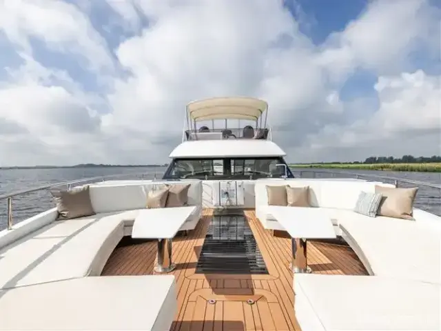 Van Der Valk Beachclub 660 Flybridge