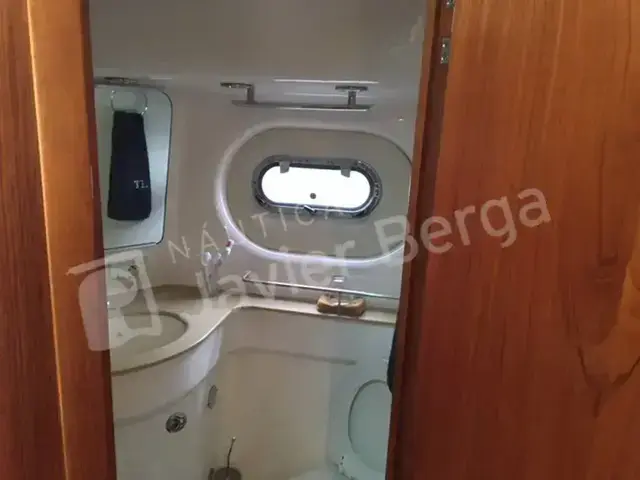 Tiara 40