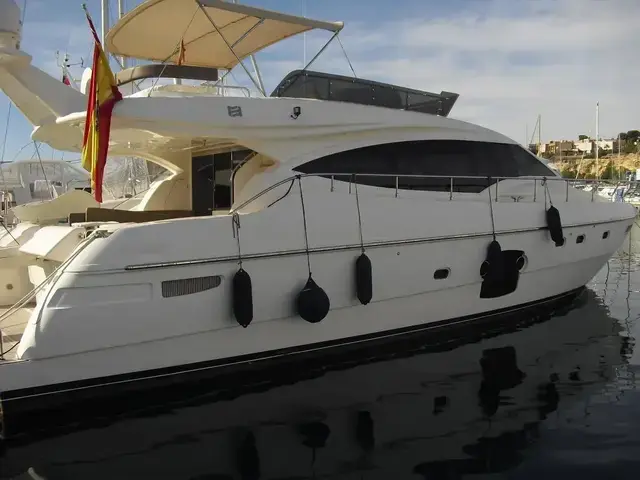 Ferretti Yachts 592