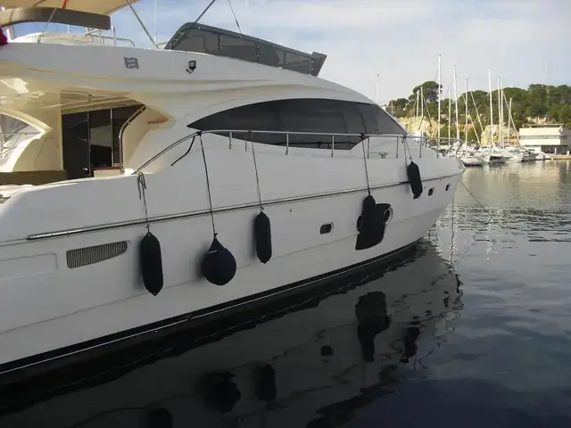 Ferretti Yachts 592