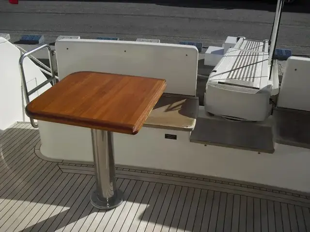 Ferretti Yachts 592