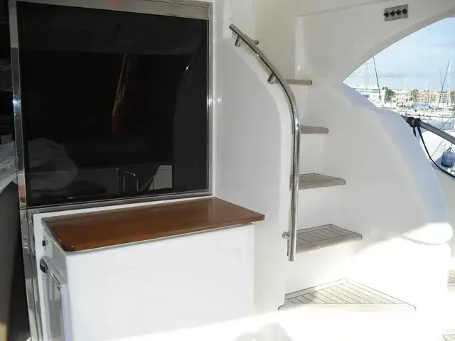 Ferretti Yachts 592