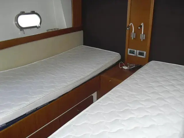 Ferretti Yachts 592