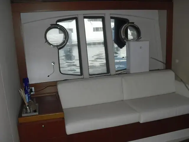 Ferretti Yachts 592