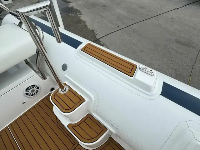 Novurania Catamaran 20