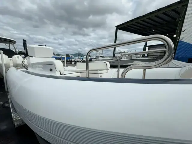 Novurania Catamaran 20