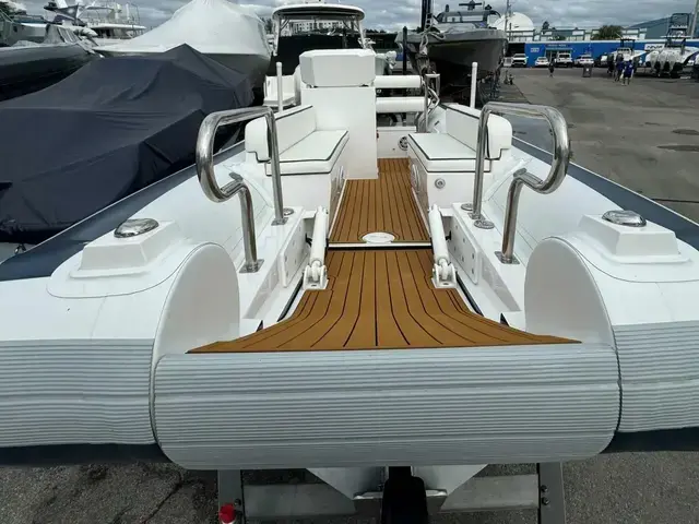 Novurania Catamaran 20