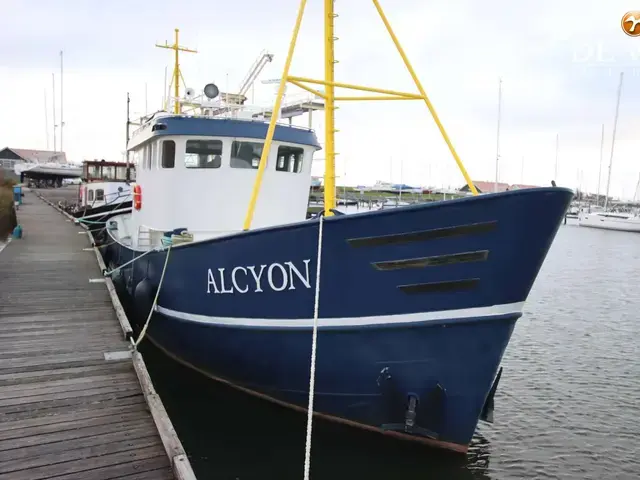 Explorer Motor Yacht