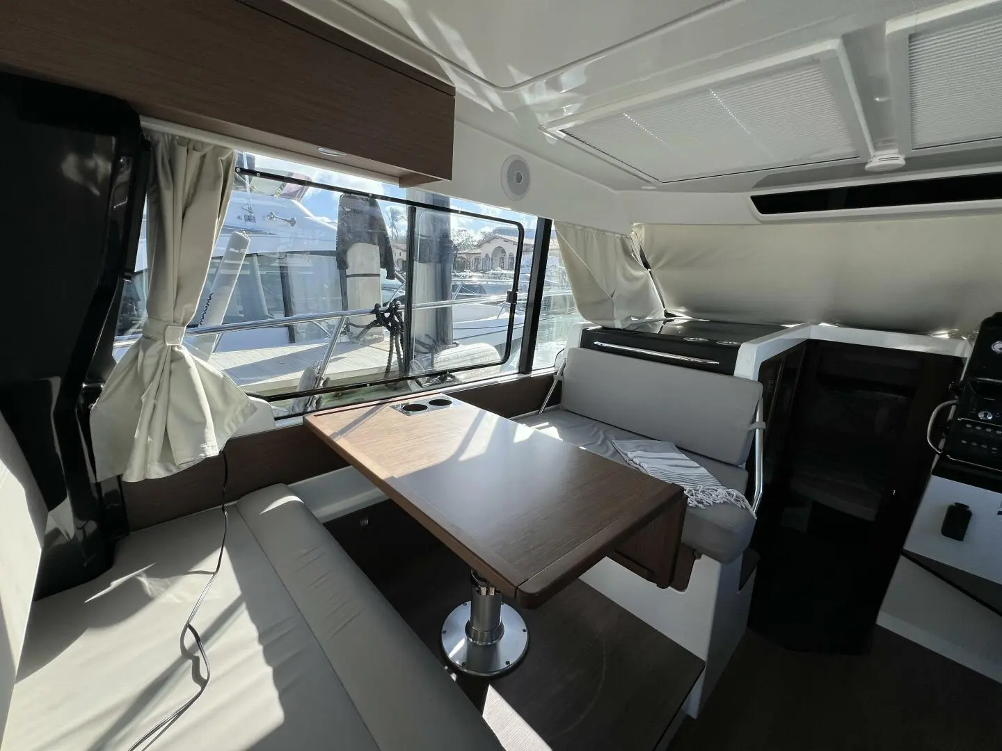 2023 Jeanneau nc 1095 weekender