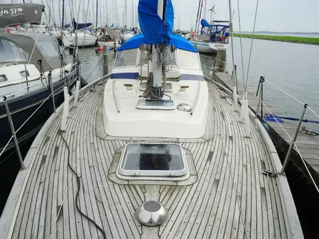 Hallberg Rassy 352