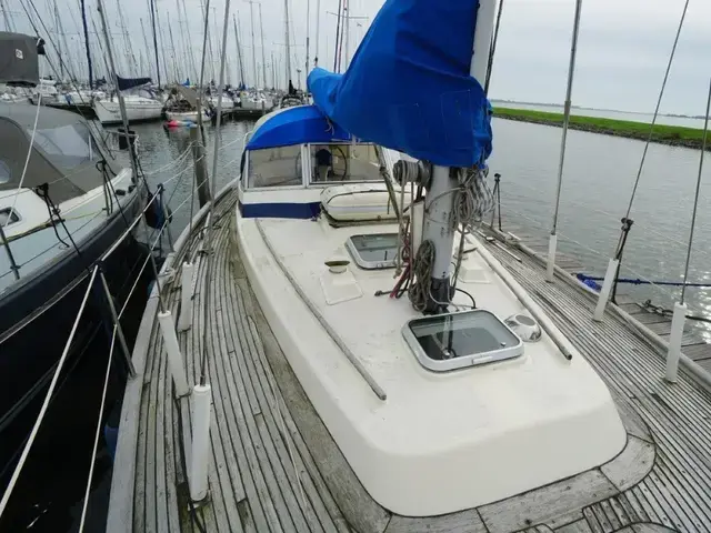 Hallberg Rassy 352