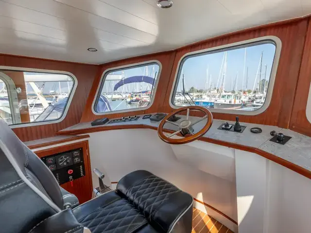 Pilothouse Trawler 44 Long Range