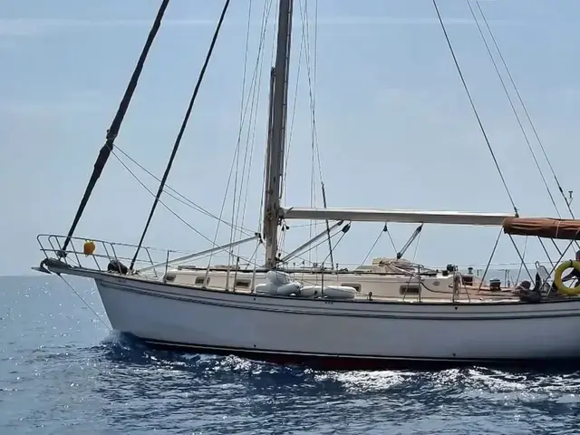 Island Packet 38