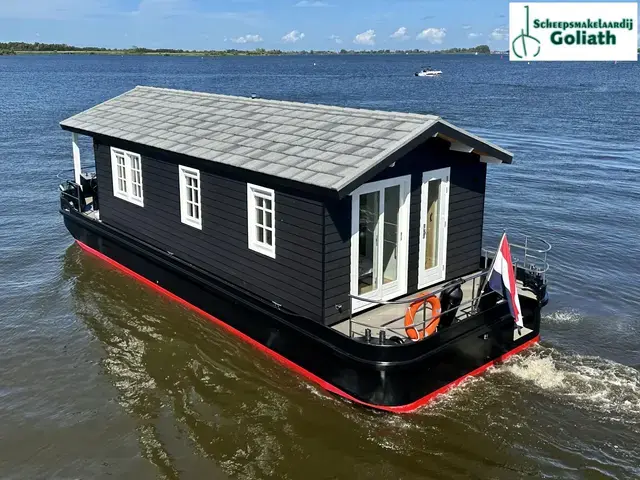 HOMESHIP VaarChalet 1250D Luxe Houseboat