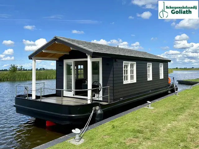 HOMESHIP VaarChalet 1250D Luxe Houseboat