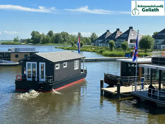 HOMESHIP VaarChalet 1250D Luxe Houseboat