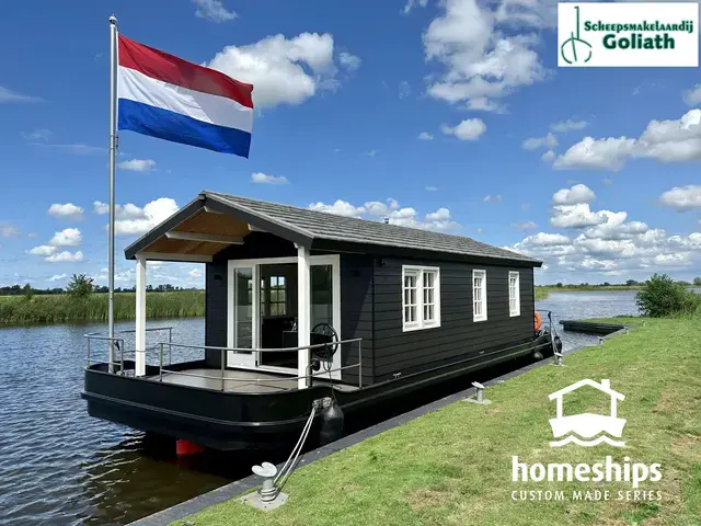 HOMESHIP VaarChalet 1250D Luxe Houseboat