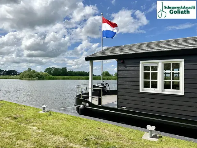 HOMESHIP VaarChalet 1250D Luxe Houseboat