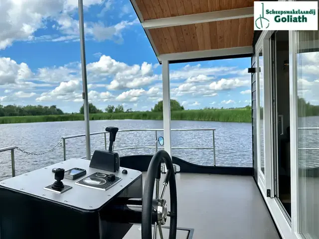 HOMESHIP VaarChalet 1250D Luxe Houseboat