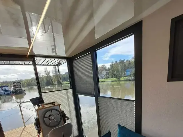 Campi 360 Houseboat