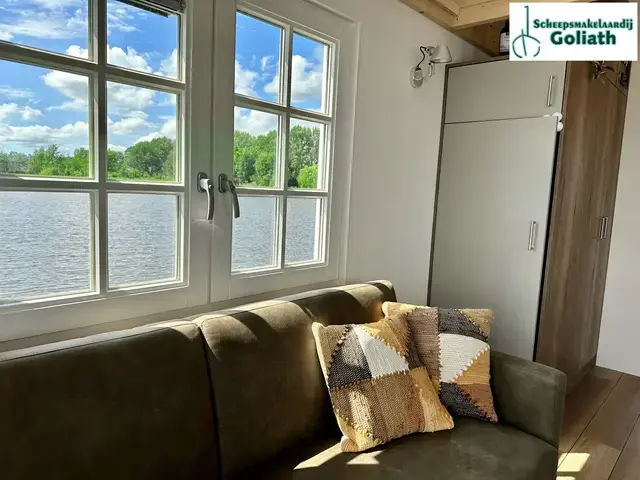 HOMESHIP VaarChalet 1250D Luxe Houseboat