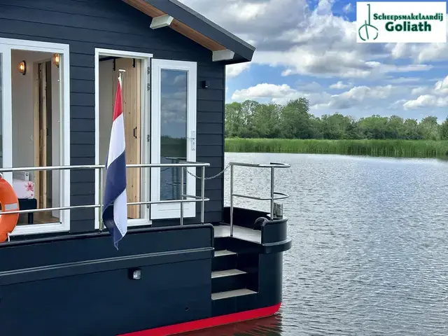 HOMESHIP VaarChalet 1250D Luxe Houseboat