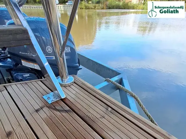 Campi 360 Houseboat