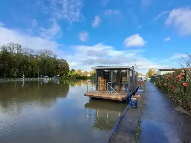 Campi 360 Houseboat