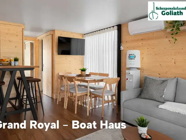 Boat Haus Mediterranean 12X4,5 ROYAL Houseboat