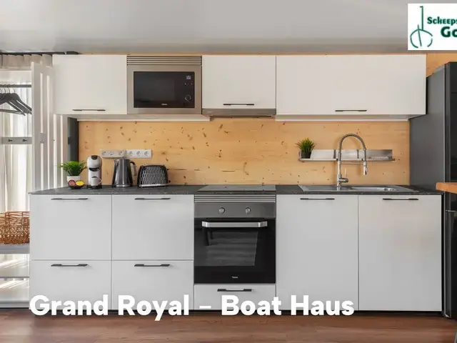 Boat Haus Mediterranean 12X4,5 ROYAL Houseboat