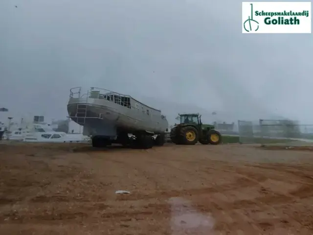 Motorplatbodem Varend Woonschip