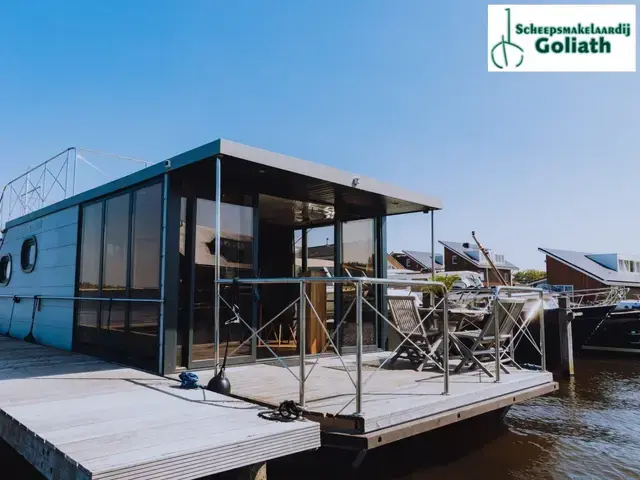 Campi 400 Houseboat