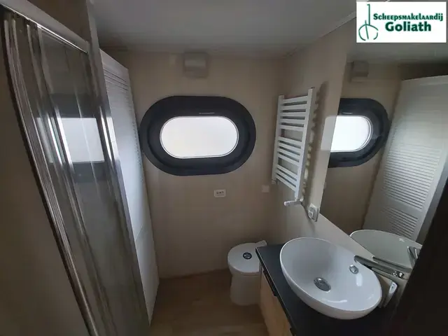 Campi 400 Houseboat