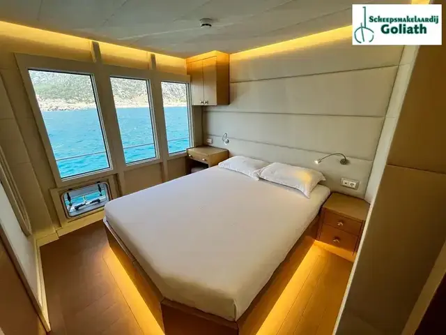 Maison Marine 66 Houseboat- Catamaran