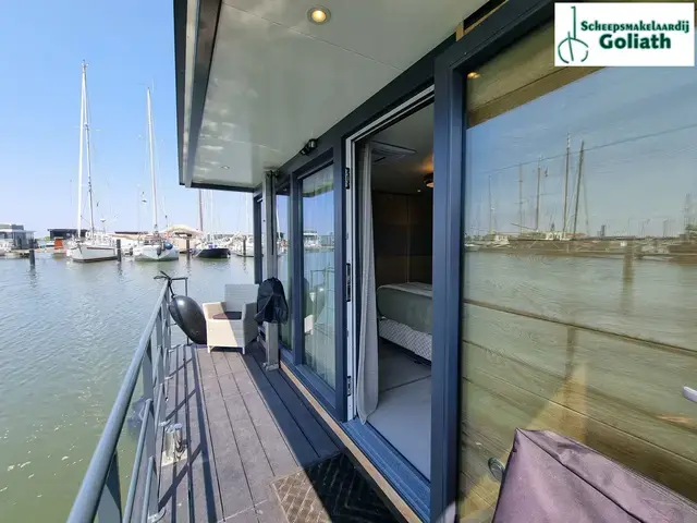 HT Lofts PE Special Houseboat