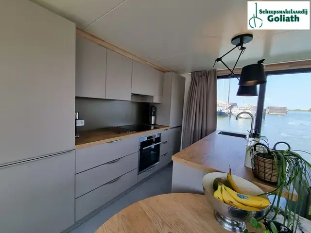 HT Lofts PE Special Houseboat