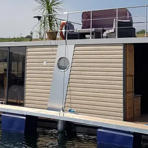 2024 Campi 300 Houseboat