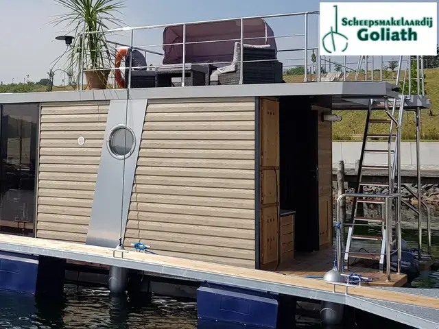 Campi 300 Houseboat