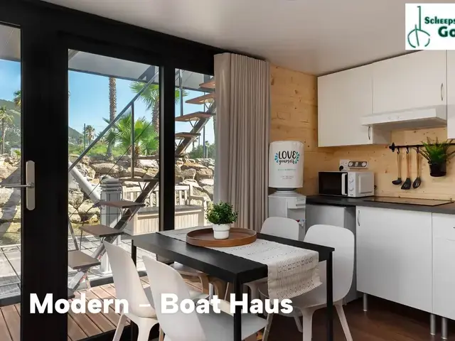 Boat Haus Mediterranean 8X4 MODERN Houseboat