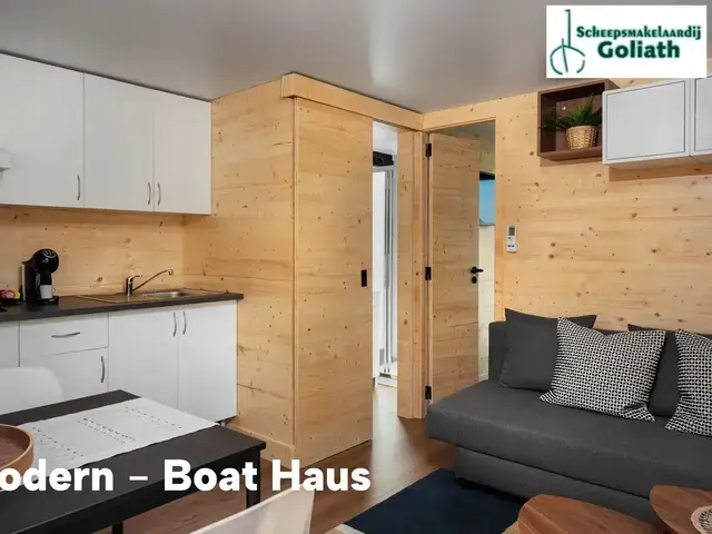 Boat Haus Mediterranean 8X4 MODERN Houseboat