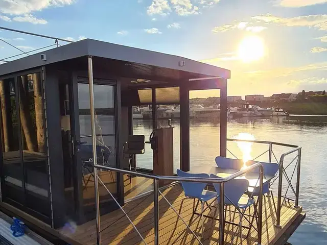 Campi 300 Houseboat